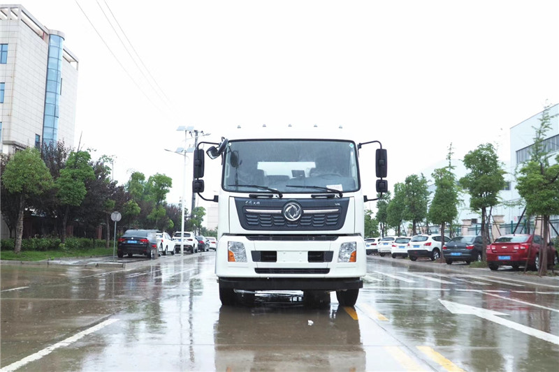 東風天龍后八輪20噸噴霧車，國六綠化噴灑車